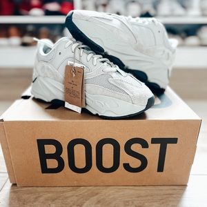 BRAND NEW Yeezy boost 700 size 5.5 (7 women)